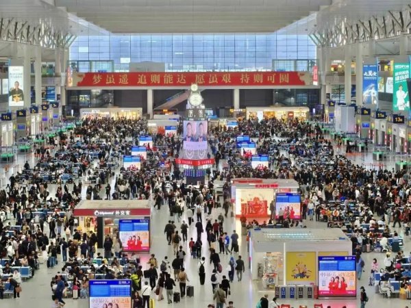 睿迎网 五一假期上海出行提醒：地铁多线路延时运营，“头尾”各有一场雨