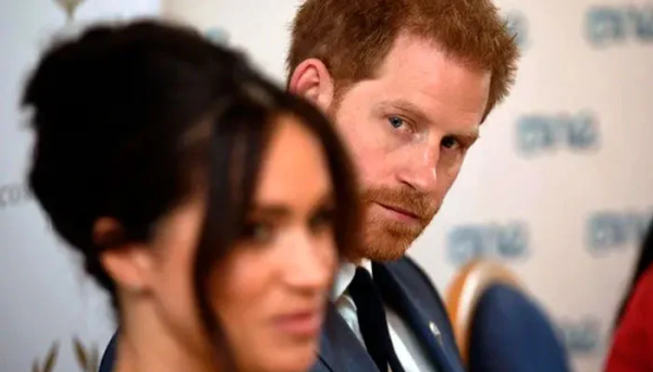 配资快线 王子崩塌？梅根顶替哈里成家中支柱，专家揭中年危机！