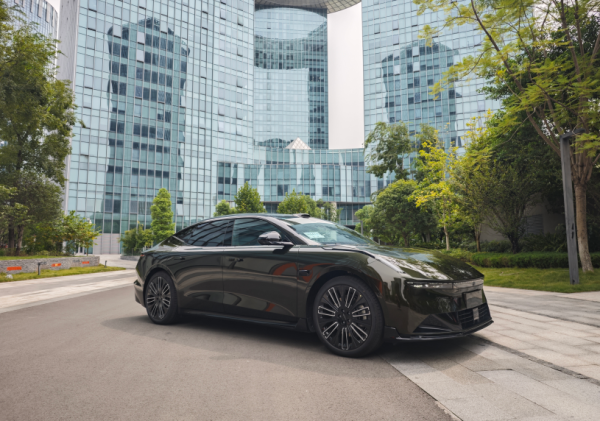 启远网  重庆试驾领克10 EM-P，开它撒野追辣妹子有戏吗？