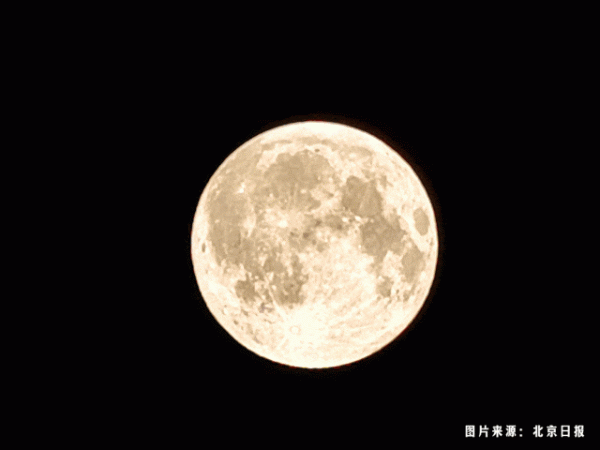 高忆配资 震撼“血月”！杭州钱塘江边，大批人熬通宵：拍到了！