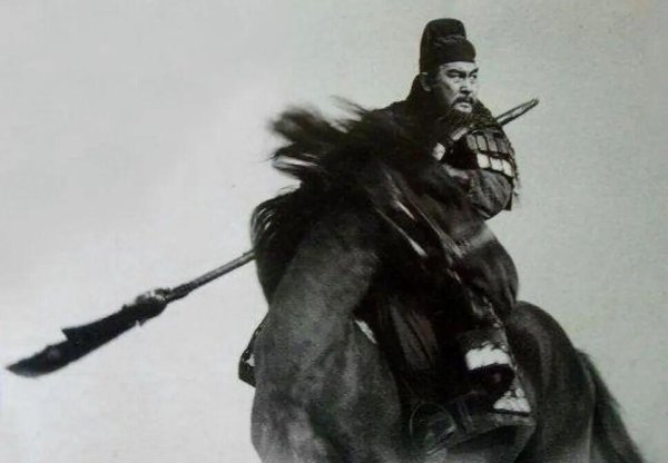 双融网 正史里关羽用什么兵器？并非青龙偃月刀