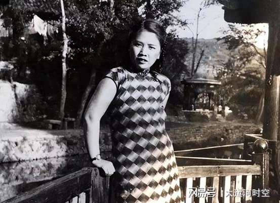 天津配资大本营 1938年，美女特工含泪给上线周恩来发密电：对不起，我爱上了敌人